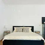 Old Town Gem With Designer Flair דירה *