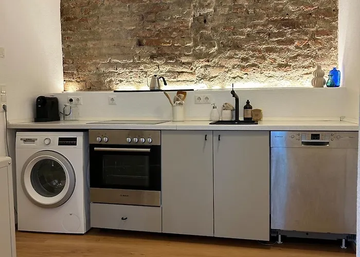Old Town Gem With Designer Flair Apartamento